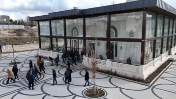 Kendi enerjisini üreten cami