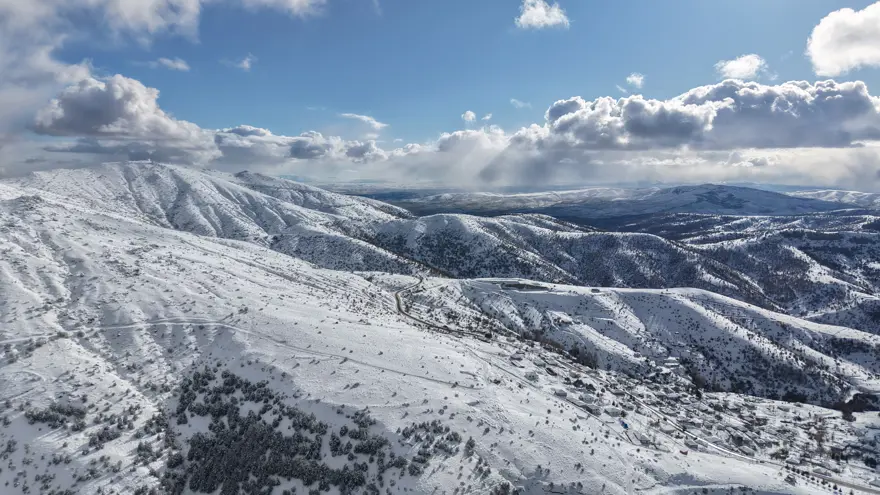 Kar hasretini bin 744 rakımlı dağda giderdiler: Zirvede kış manzarası  2