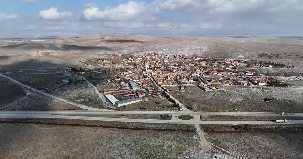 Eskişehir'in ilginç köyü. Bir bölümü vakıf bir bölümü sit alanı... Mezarlık bile yapılamıyor