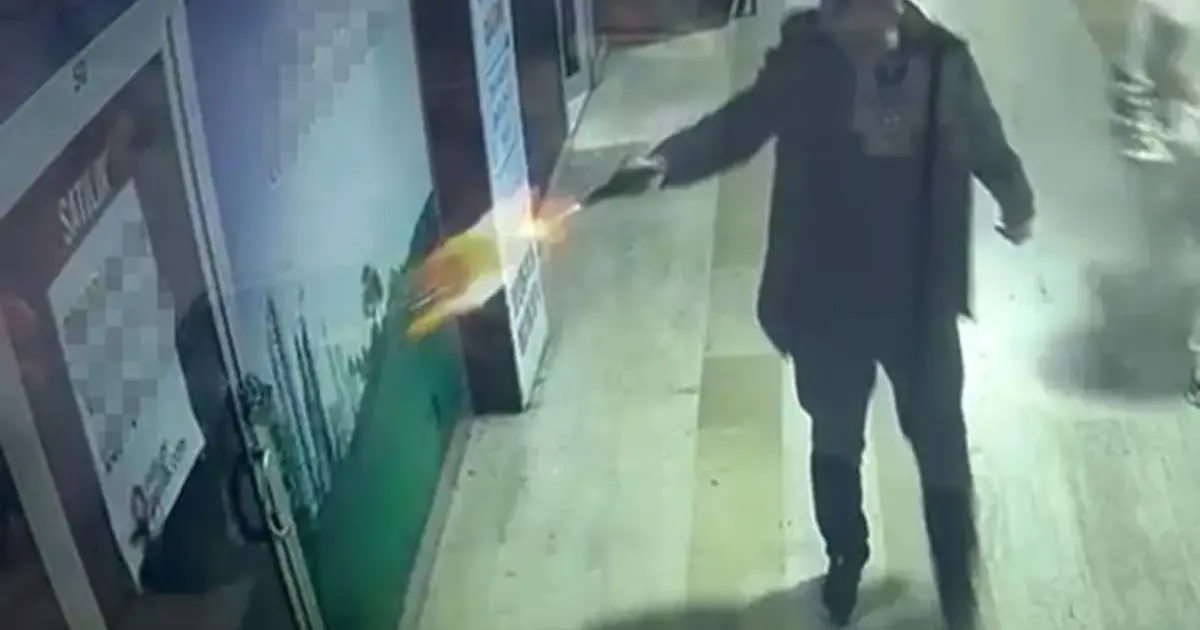 Esenyurt'ta iş yerine kurşun yağmuru