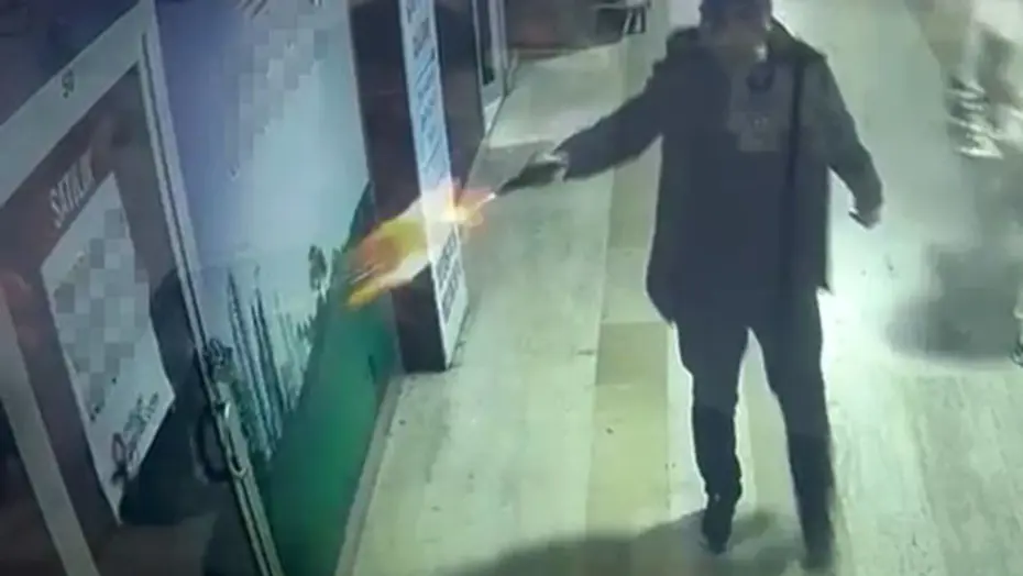 Esenyurt'ta iş yerine kurşun yağmuru