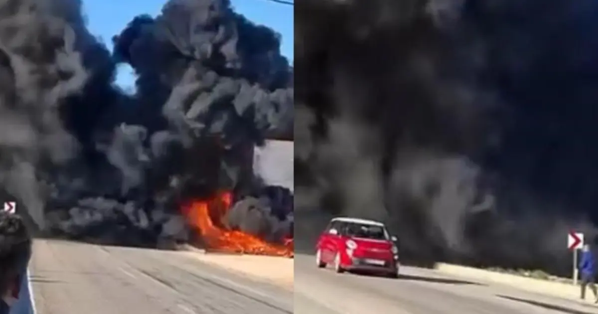 Lastikçide karayolunu trafiğe kapatan yangın