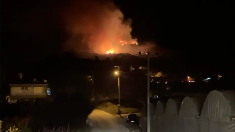 Antalya'da orman yangını. Bölgede bazı evler boşaltılıyor