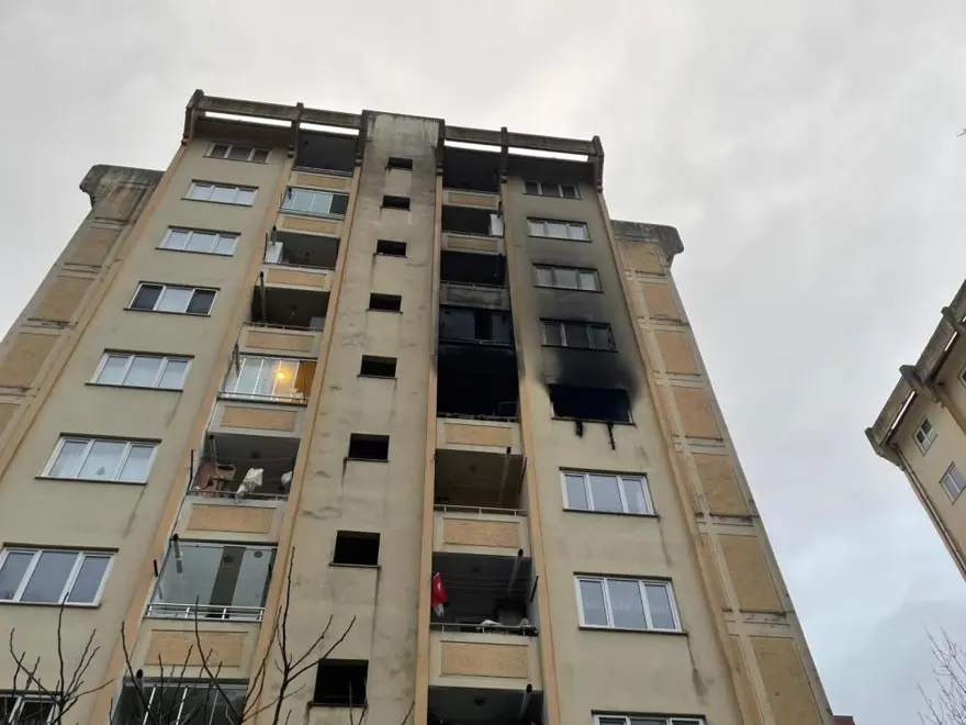 Yaşadığı evi ateşe verdi, babasıyla birlikte mahsur kaldı 2