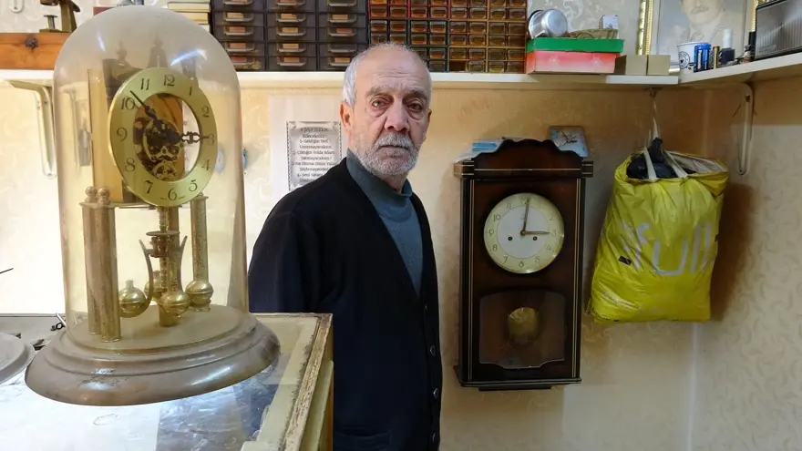 Antika saatleri bugüne kazandırıyor, her gencin bir zanaatinin olması gerektiğini söylüyor 1