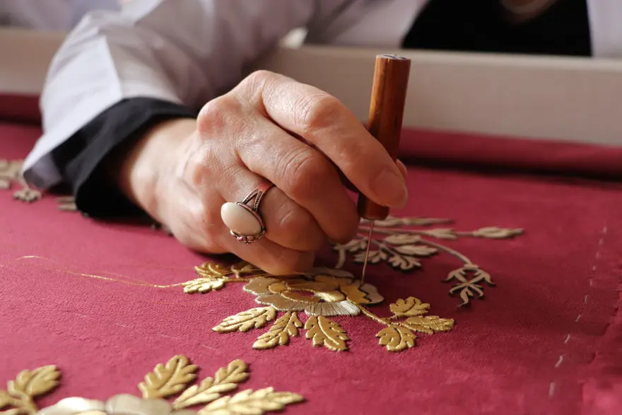 Valide Sultan'ın puşidesi Eskişehirli kadınların elinde hayat buluyor. İki yıldır bu puşide üzerine çalışıyorlar 1