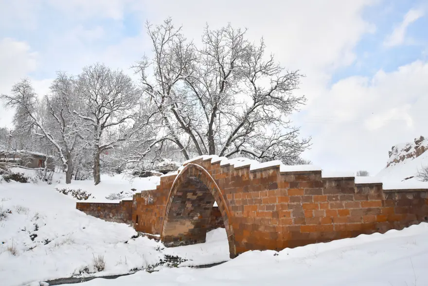 ''Anadolu'nun Orhun Abideleri'' olarak biliniyor. 8 binden fazla mezar taşı var 2