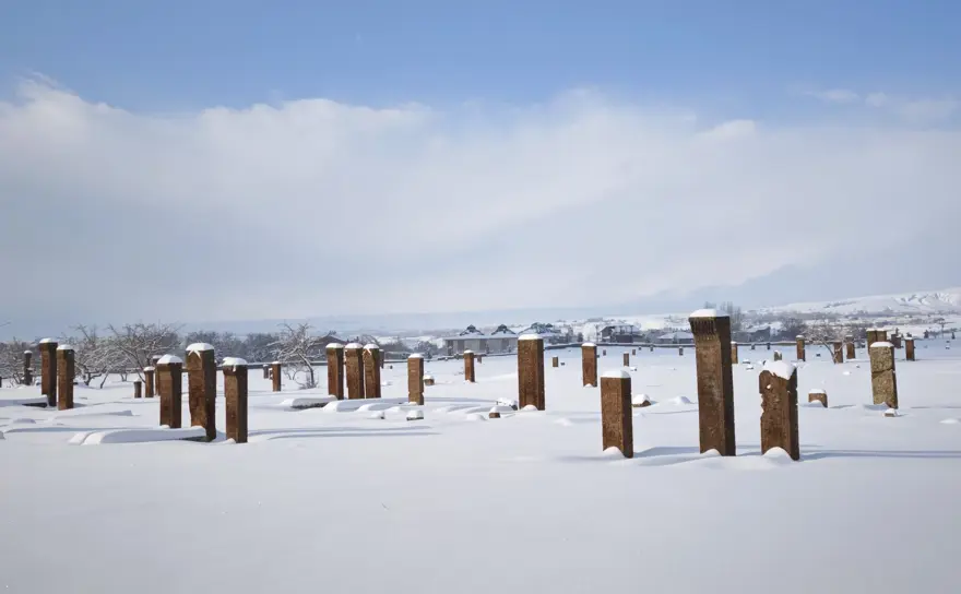 ''Anadolu'nun Orhun Abideleri'' olarak biliniyor. 8 binden fazla mezar taşı var 4
