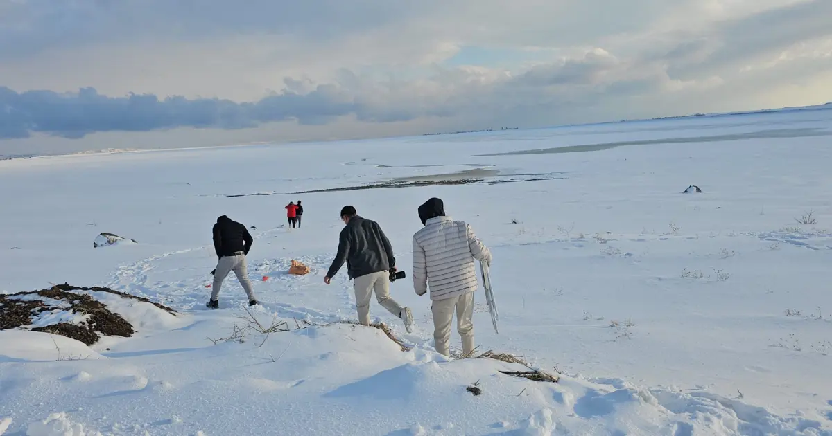 Onlarca hayvana ev sahipliği yapan Arin Gölü buzlarla kaplandı