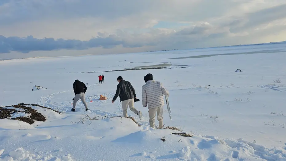 Onlarca hayvana ev sahipliği yapan Arin Gölü buzlarla kaplandı