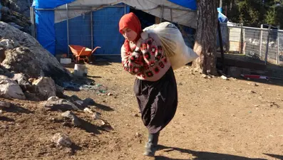 Üniversiteyi bitirdi, köyüne döndü. Rotasını bulamayınca baba mesleğini yaşatmaya başladı