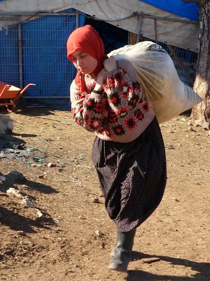 Üniversiteyi bitirdi, köyüne döndü. Rotasını bulamayınca baba mesleğini yaşatmaya başladı
