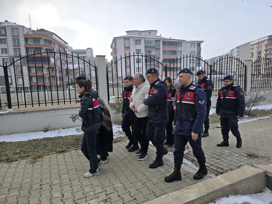 1961'de ölen kardeşinin kimliğiyle 21 yıl boyunca eniştesinin maaşını aldı 