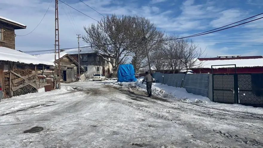 Alevlere teslim olan minibüsünü izlerken kalbine yenik düştü 