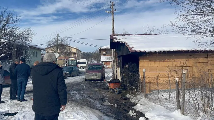 Alevlere teslim olan minibüsünü izlerken kalbine yenik düştü 1