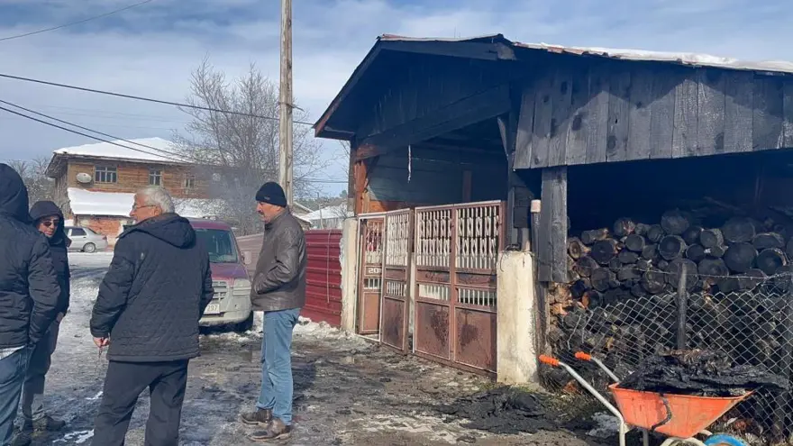 Alevlere teslim olan minibüsünü izlerken kalbine yenik düştü 2