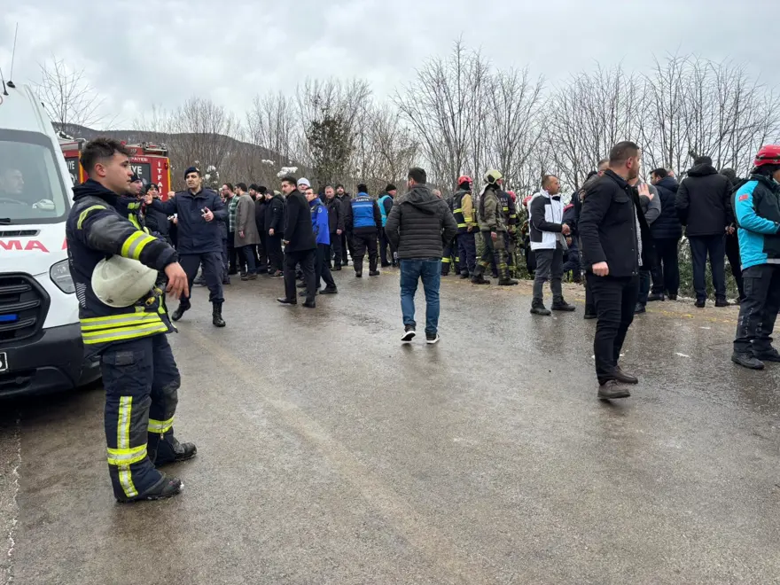 Belediye otobüsü şarampole yuvarlandı. Çok sayıda yaralı var 1