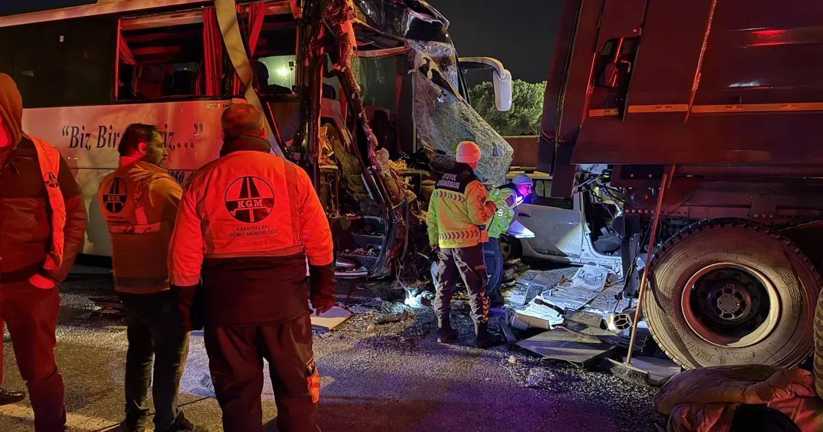 Anadolu Otoyolu'nda zincirleme kaza. 1 ölü, 27 yaralı