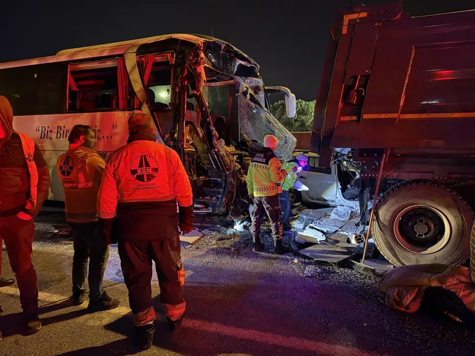 Anadolu Otoyolu’nda zincirleme kaza. 1 ölü, 27 yaralı