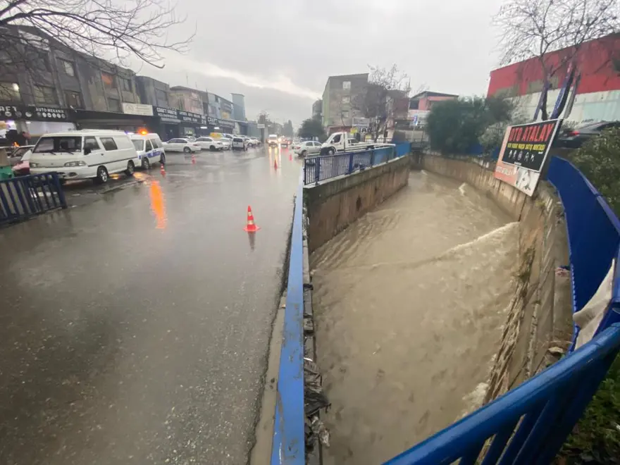 KARABAĞLAR'DA DERE TAŞTI 9