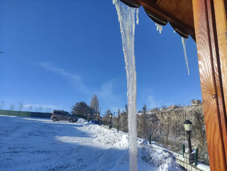 Eksi 30,9 dereceyle her şey buz tuttu. Arabalar çalışmadı, kapı kilitleri dondu 2