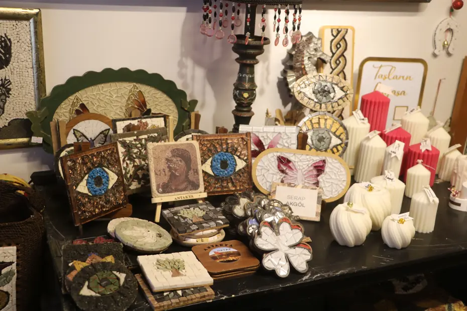 Yumurta kabuklarıyla başladığı yolculukta 30 yıllık mozaik sanatçısı oldu.