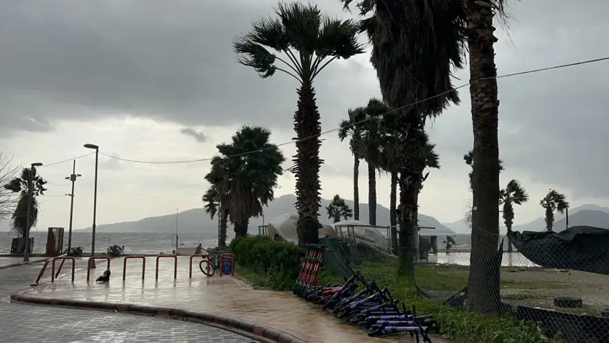 MARMARİS'TE FIRTINA 6 MARMARİS'TE FIRTINA 6