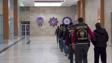 Kendilerini polis ve savcı olarak tanıtan şüpheliler 16 milyon Tl'lik vurgun yaptı