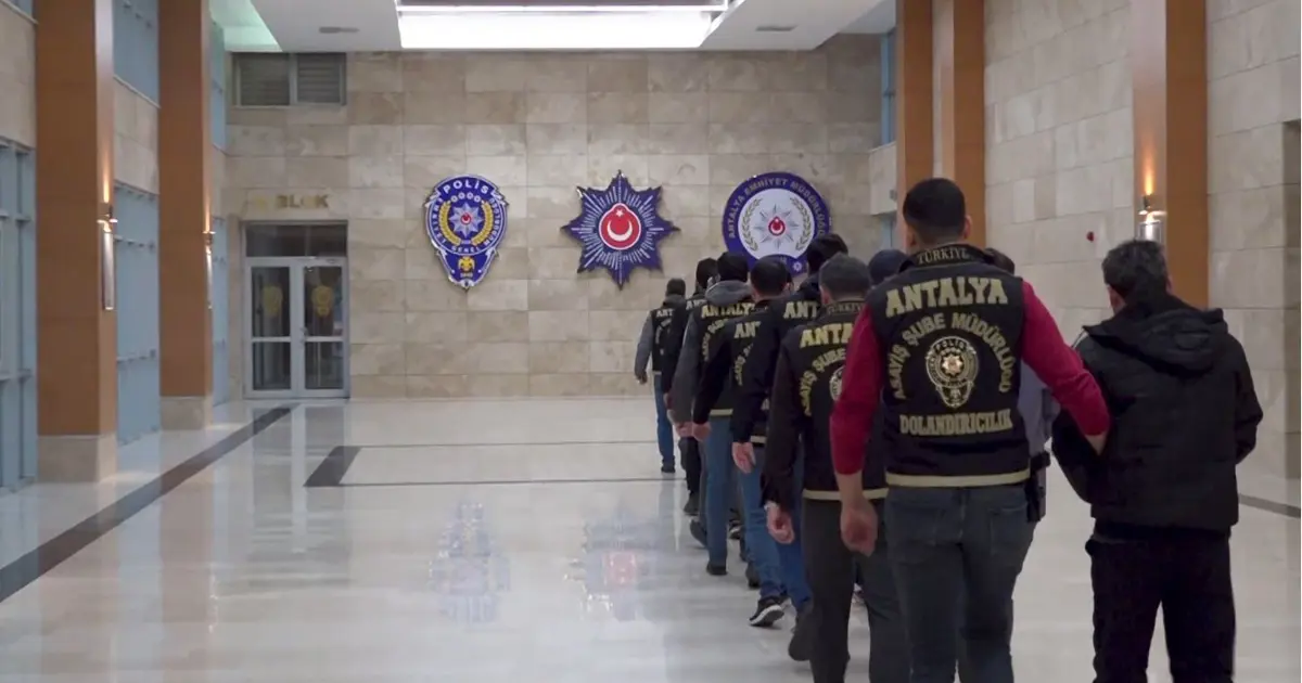 Kendilerini polis ve savcı olarak tanıtan şüpheliler 16 milyon Tl'lik vurgun yaptı