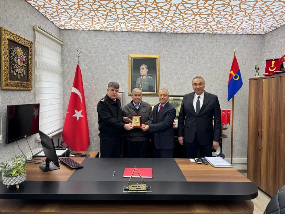 Çiftçi 70 milyonluk mal varlığını jandarmaya bağışladı