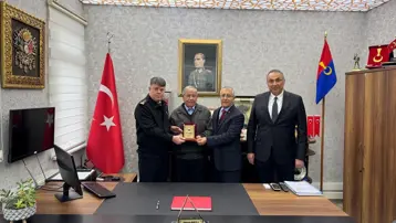 Çiftçi 70 milyonluk mal varlığını jandarmaya bağışladı