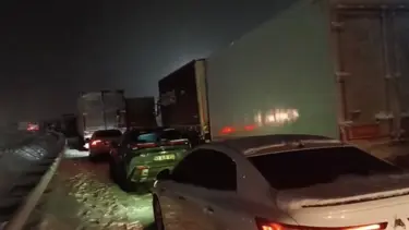Gaziantep-Kahramanmaraş karayolunda kar esareti. Kuyruk kilometrelerce uzuyor