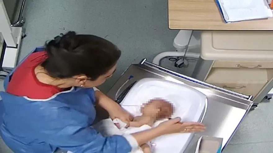 14 DAKİKA BOYUNCA BEBEĞE İŞKENCE 1