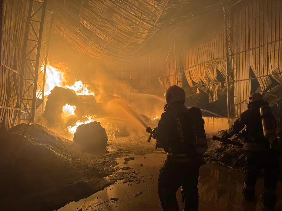 Atık naylon deposunda yangın