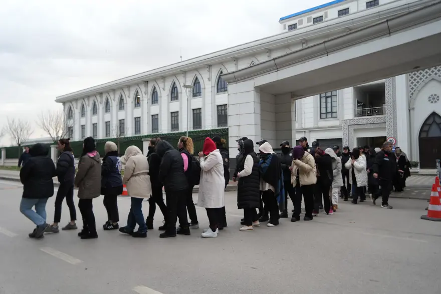 Dolandırıcıların yeni yöntemi yapay zeka. Kadın görselleri oluşturup 483 milyon liralık vurgun yaptılar 