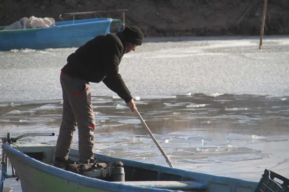 Balıkçıların imtihanı. Göle açılmak imkansız hale geldi
