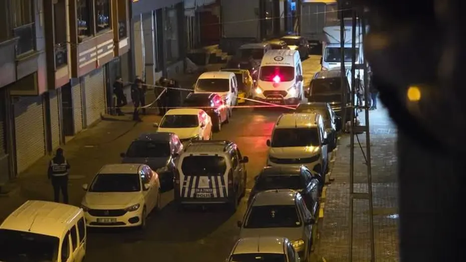 Çatı katından düşen adam yaşamını yitirdi