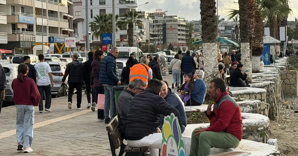 İki gün önce fırtına, sel yağmur vardı. Güneş yüzünü gösterdi, sahile akın ettiler
