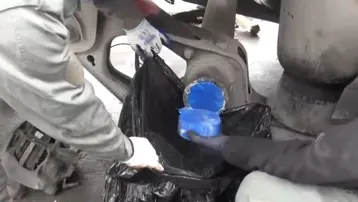 Zehir tacirlerinin akıl almaz taktiği polisleri şaşırttı. 54 kilo uyuşturucu yakalandı