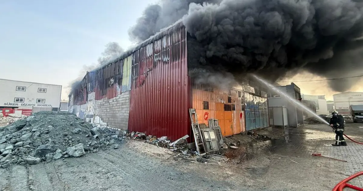Hatay'da mobilya atölyesi yandı