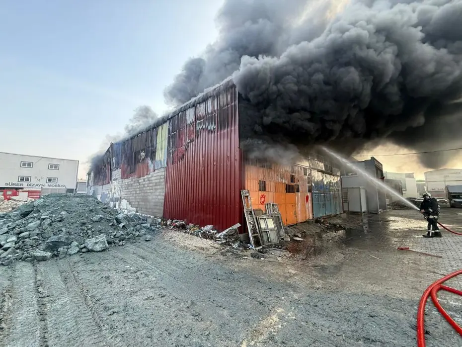 Hatay'da mobilya atölyesi yandı