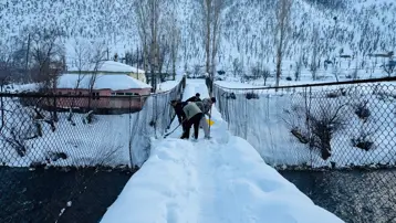 Yıllar önce yapıldı, köylüler nöbet tutuyor. Kırılma tehlikesi var