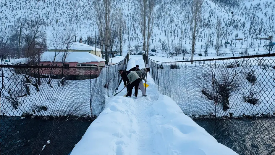 Yıllar önce yapıldı, köylüler nöbet tutuyor. Kırılma tehlikesi var