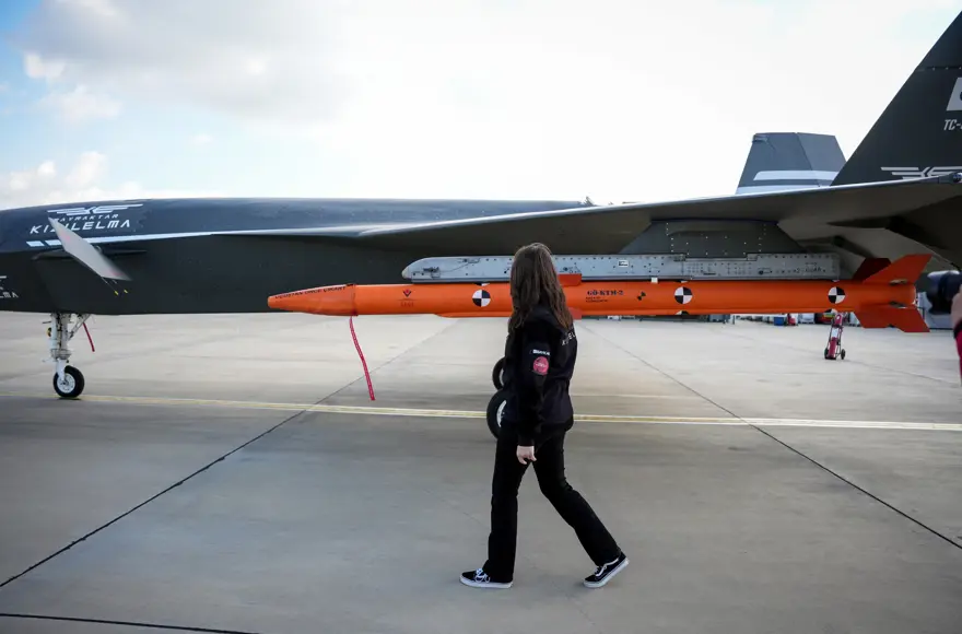 Türkiye'nin ilk insansız savaş uçağında kadın imzası. "KIZILELMA yarının oyun kurucusu" 3