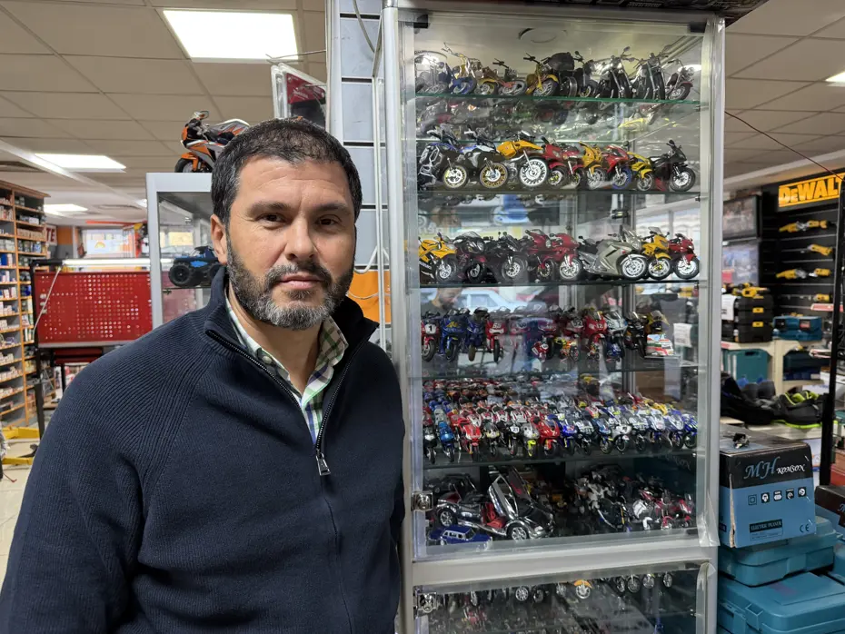 30 yıl biriktirdi şimdi hobisini sergiliyor. Hikayesi motosiklet maketiyle başladı