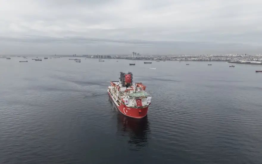 Yıldırım Sondaj Gemisi Karadeniz yolunda. İstanbul Boğazı kapatıldı 1