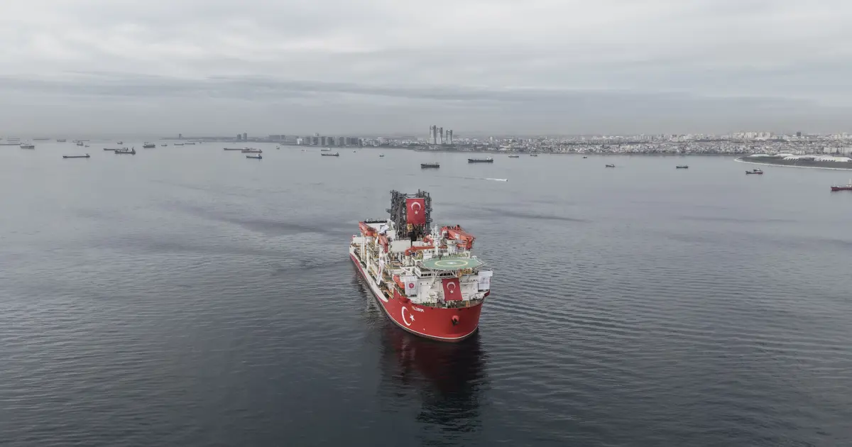Yıldırım Sondaj Gemisi Karadeniz yolunda. İstanbul Boğazı kapatıldı