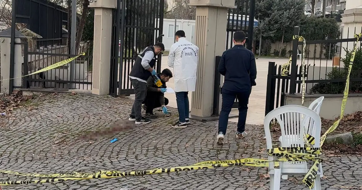 Annesinin cenazesinde kardeşini öldürdü