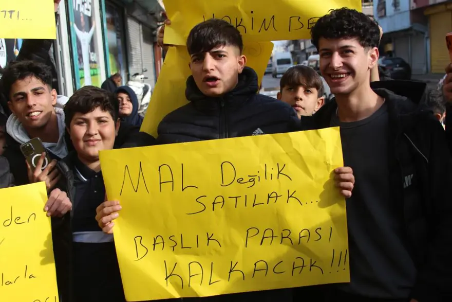 Adana'da başlık parası eylemi: "Kibar Feyzo bugünleri anlattı" 1