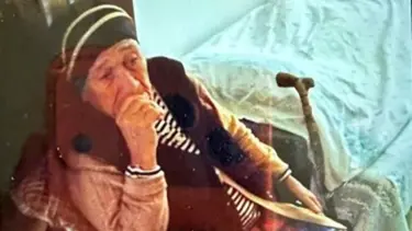 Kan donduran cinayet. Anneannesini "gezmeye" diye çıkarıp bastonla öldürdü